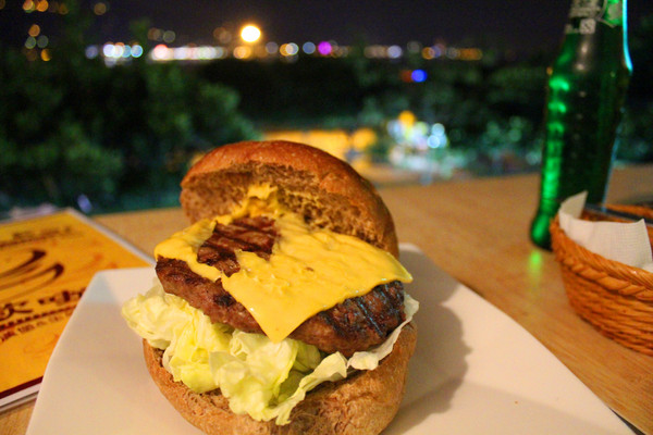 Kia Ora Kai：[台北]俯瞰淡水美景+美食-老街上的隱藏版漢堡 Kia Ora Kai