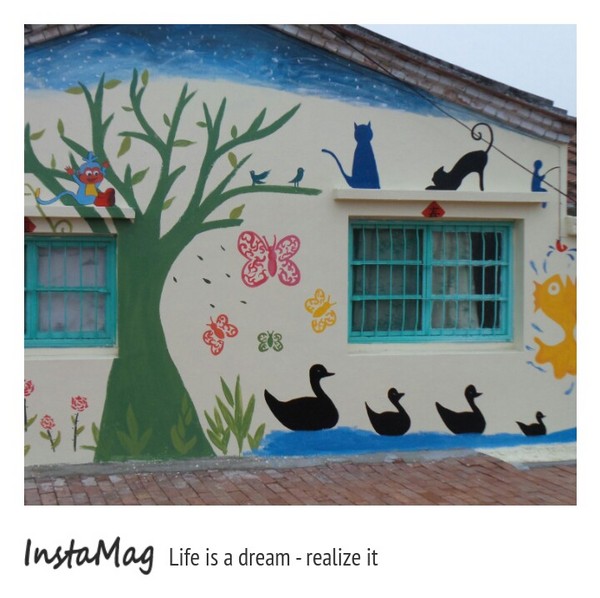 學甲蜀葵花海:這裡像是要通往什麼秘境般的道路,誰來指引我去呢~學甲光華里蜀葵園區