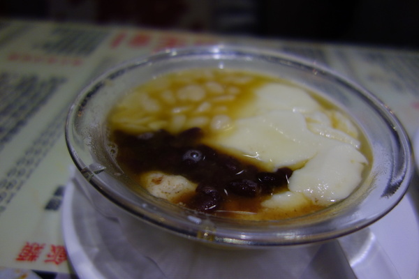 群星會港式茶餐廳：群星會港式茶餐廳+長春路+中山區+港式料理+平價+新生高架+南京東路+鴛鴦奶茶+