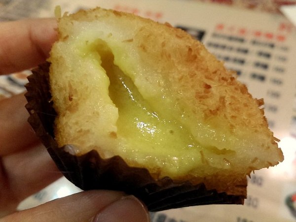 群星會港式茶餐廳：《台北》群星會港式飲茶│爆漿流沙貴妃球好誘人~服務態度頗失望...@松江南京站