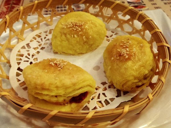 群星會港式茶餐廳：《台北》群星會港式飲茶│爆漿流沙貴妃球好誘人~服務態度頗失望...@松江南京站