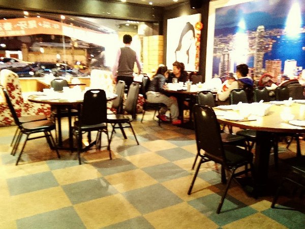 群星會港式茶餐廳：《台北》群星會港式飲茶│爆漿流沙貴妃球好誘人~服務態度頗失望...@松江南京站