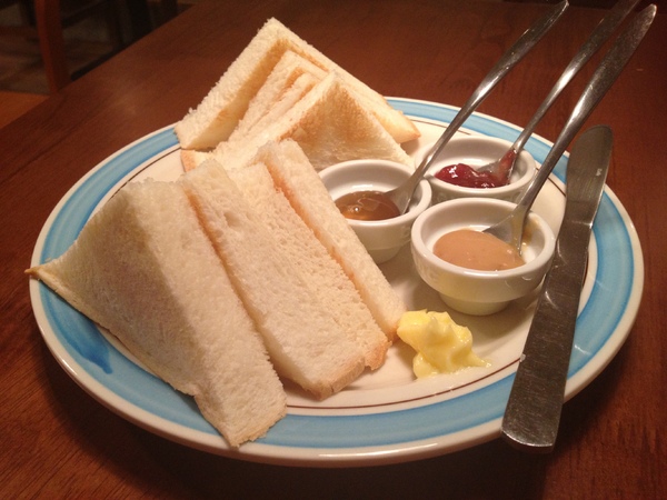 PICA PICA喜鵲咖啡：PICA PICA喜鵲咖啡──焦糖肉桂捲值得一試