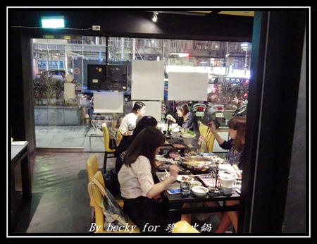 珍湯港式火鍋：【捷運忠孝敦化站】東區宵夜的好去處～珍湯火鍋