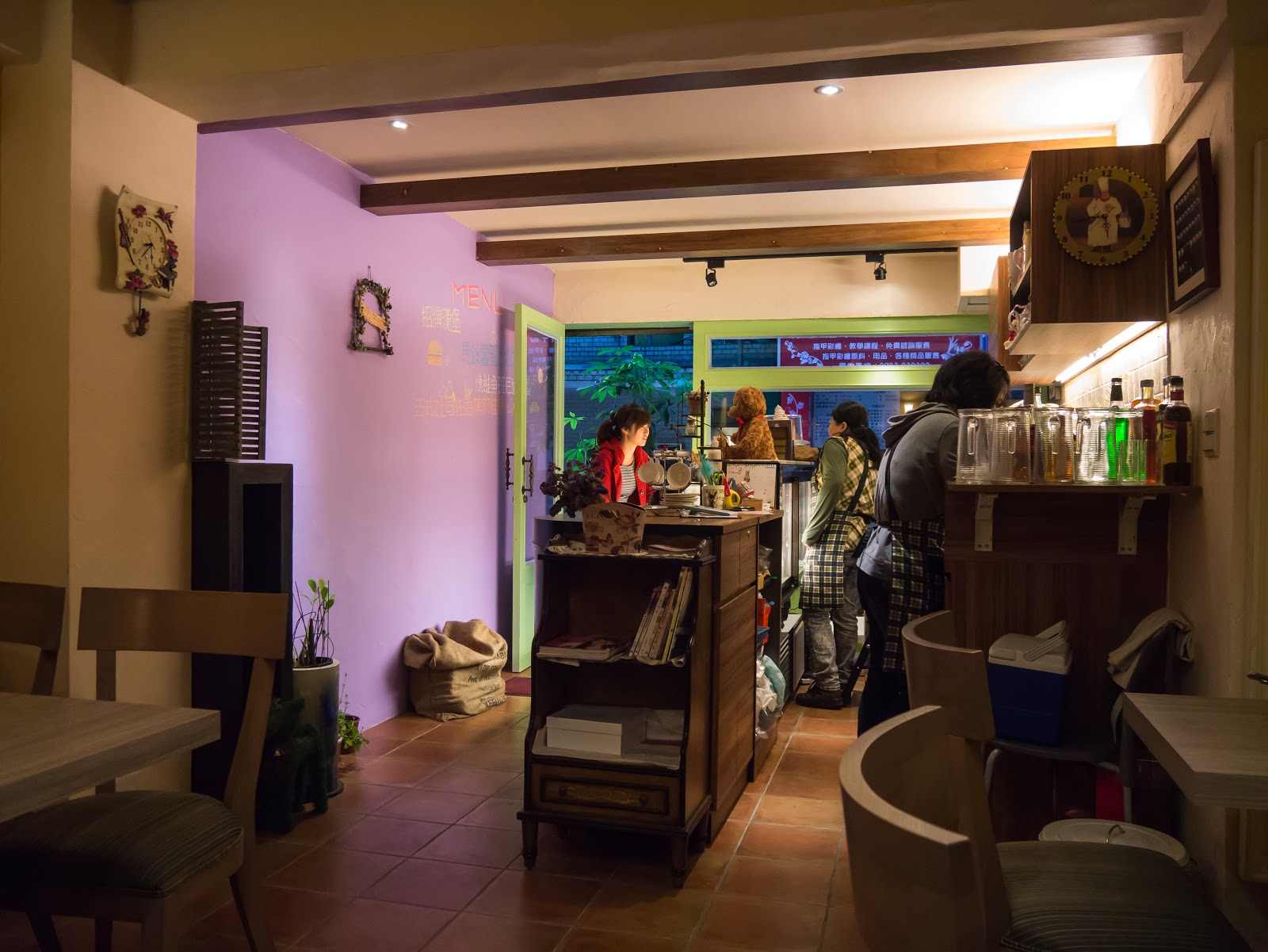 四月雨咖啡館 店內
