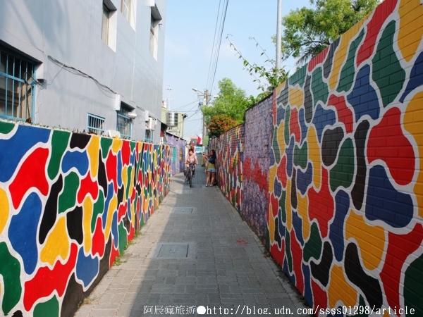 復興老兵文化園區:【旅行遊記。台南永康區】復興老兵文化園區。大面積老眷村活化藝術 大玩彩繪也玩歲月