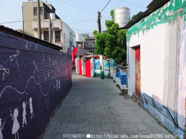 復興老兵文化園區:【旅行遊記。台南永康區】復興老兵文化園區。大面積老眷村活化藝術 大玩彩繪也玩歲月
