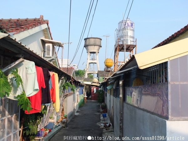 復興老兵文化園區:【旅行遊記。台南永康區】復興老兵文化園區。大面積老眷村活化藝術 大玩彩繪也玩歲月