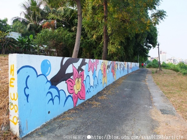 復興老兵文化園區:【旅行遊記。台南永康區】復興老兵文化園區。大面積老眷村活化藝術 大玩彩繪也玩歲月