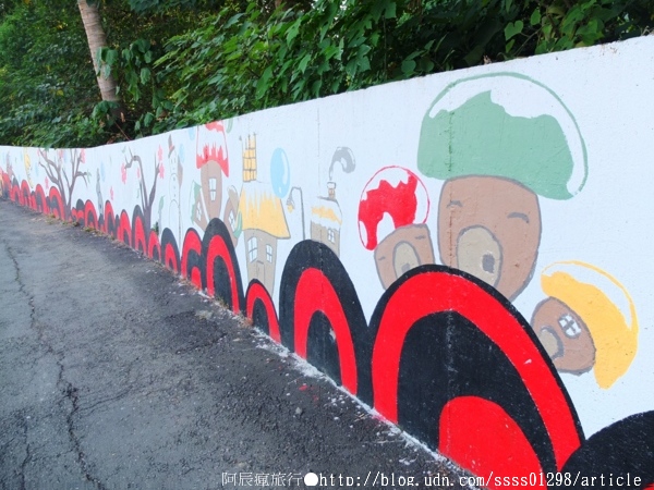 復興老兵文化園區:【旅行遊記。台南永康區】復興老兵文化園區。大面積老眷村活化藝術 大玩彩繪也玩歲月