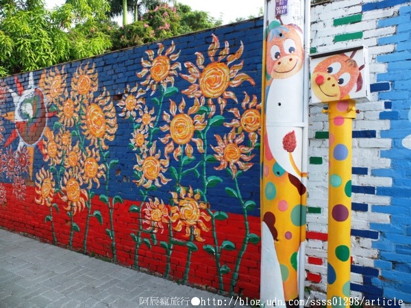 復興老兵文化園區:【旅行遊記。台南永康區】復興老兵文化園區。大面積老眷村活化藝術 大玩彩繪也玩歲月