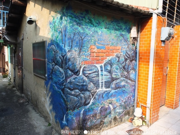 復興老兵文化園區:【旅行遊記。台南永康區】復興老兵文化園區。大面積老眷村活化藝術 大玩彩繪也玩歲月