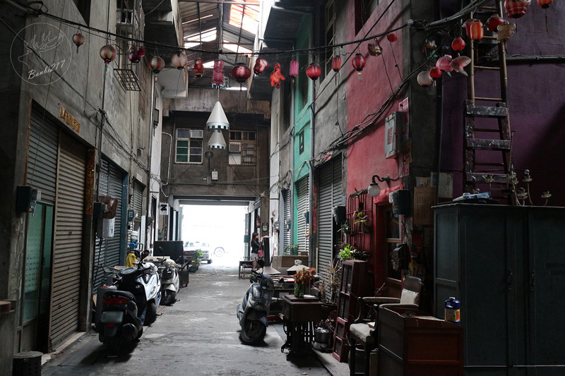 Banbi217 美食旅遊 :Pipe牛逼館子,工業風美式餐廳與平價好吃漢堡(台中西區美食,忠信市場)