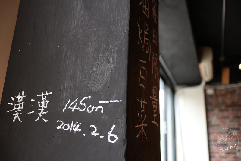 Banbi217 美食旅遊 :Pipe牛逼館子,工業風美式餐廳與平價好吃漢堡(台中西區美食,忠信市場)