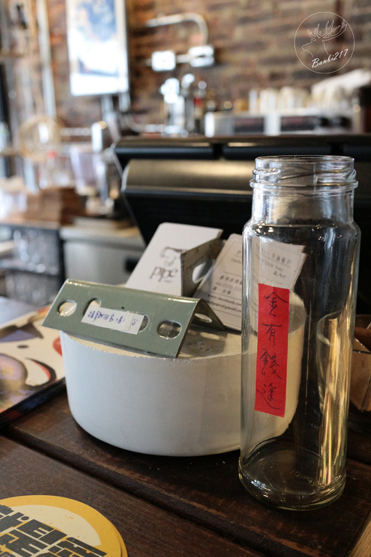 Banbi217 美食旅遊 :Pipe牛逼館子,工業風美式餐廳與平價好吃漢堡(台中西區美食,忠信市場)