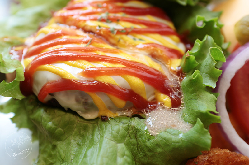 Banbi217 美食旅遊 :Pipe牛逼館子,工業風美式餐廳與平價好吃漢堡(台中西區美食,忠信市場)