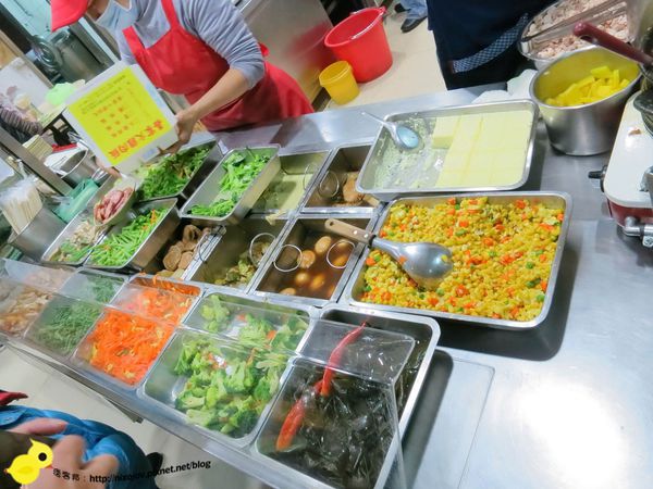 新莊-嘉義火雞肉飯VS基隆紅燒鰻雞肉飯