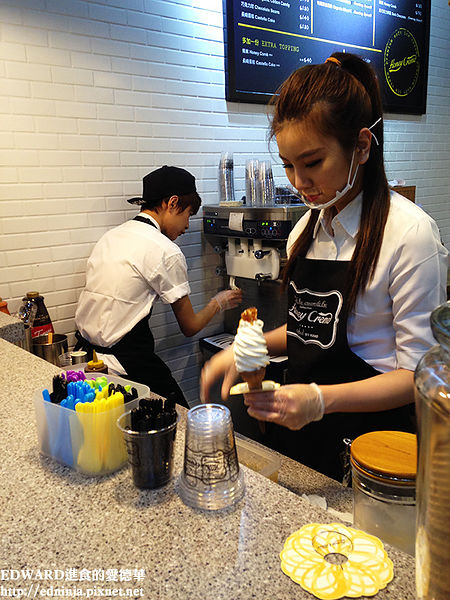 Honeycreme：[食記]台北東區 星冰報到 技術犯規的韓國蜂巢冰淇淋 Honey Creme