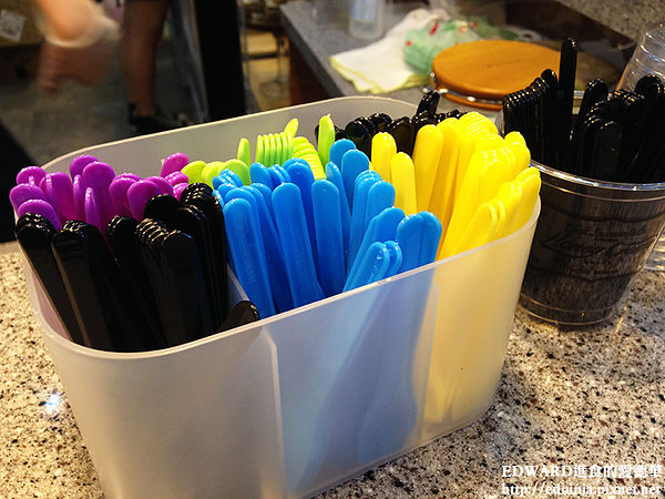 Honeycreme：[食記]台北東區 星冰報到 技術犯規的韓國蜂巢冰淇淋 Honey Creme