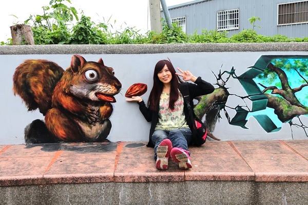 九房里漫遊童話3D互動式彩繪、0蛋月台地景彩繪：【台中景點】石岡0蛋月台&3D彩繪~在地景點通通進入彩繪的素材裡，除了騎鐵馬欣賞沿途景色，順道遊訪石岡3D彩繪的大變身