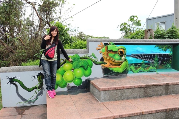 九房里漫遊童話3D互動式彩繪、0蛋月台地景彩繪：【台中景點】石岡0蛋月台&3D彩繪~在地景點通通進入彩繪的素材裡，除了騎鐵馬欣賞沿途景色，順道遊訪石岡3D彩繪的大變身