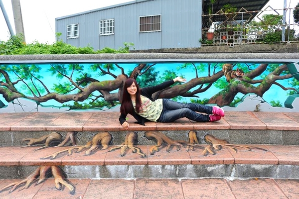 九房里漫遊童話3D互動式彩繪、0蛋月台地景彩繪：【台中景點】石岡0蛋月台&3D彩繪~在地景點通通進入彩繪的素材裡，除了騎鐵馬欣賞沿途景色，順道遊訪石岡3D彩繪的大變身