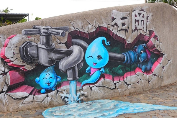 九房里漫遊童話3D互動式彩繪、0蛋月台地景彩繪：【台中景點】石岡0蛋月台&3D彩繪~在地景點通通進入彩繪的素材裡，除了騎鐵馬欣賞沿途景色，順道遊訪石岡3D彩繪的大變身