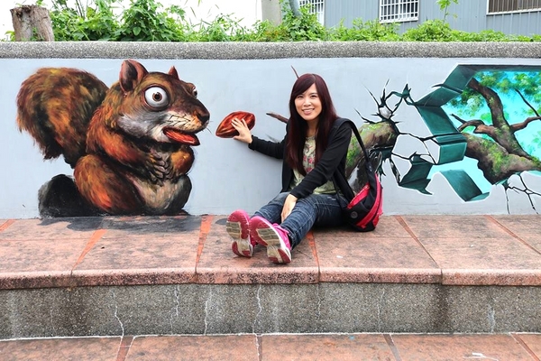 九房里漫遊童話3D互動式彩繪、0蛋月台地景彩繪：【台中景點】石岡0蛋月台&3D彩繪~在地景點通通進入彩繪的素材裡，除了騎鐵馬欣賞沿途景色，順道遊訪石岡3D彩繪的大變身