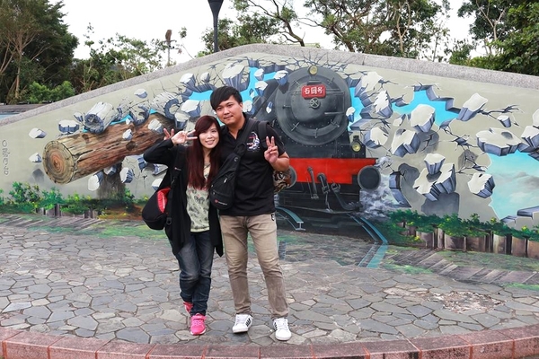 九房里漫遊童話3D互動式彩繪、0蛋月台地景彩繪：【台中景點】石岡0蛋月台&3D彩繪~在地景點通通進入彩繪的素材裡，除了騎鐵馬欣賞沿途景色，順道遊訪石岡3D彩繪的大變身