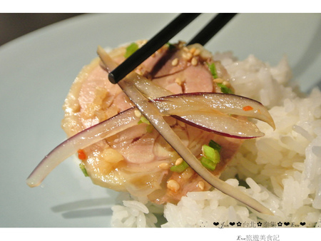 泰集 Thai Bazaar:【食記】oO。o○台北 大安區 泰集 Thai Bazaar 涼拌大薄片 月亮蝦餅 金錢蝦餅 綠咖哩嫩雞 咖哩魚片 椒麻雞 打拋豬 蝦醬空心菜 摩摩喳喳 泰式奶茶 吃過後,馬上把我心中第一家泰式料理店打下~oO。o○。