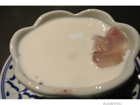 泰集 Thai Bazaar:【食記】oO。o○台北 大安區 泰集 Thai Bazaar 涼拌大薄片 月亮蝦餅 金錢蝦餅 綠咖哩嫩雞 咖哩魚片 椒麻雞 打拋豬 蝦醬空心菜 摩摩喳喳 泰式奶茶 吃過後,馬上把我心中第一家泰式料理店打下~oO。o○。