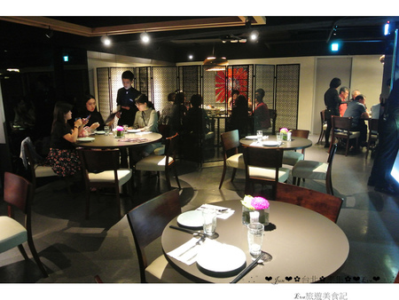 泰集 Thai Bazaar:【食記】oO。o○台北 大安區 泰集 Thai Bazaar 涼拌大薄片 月亮蝦餅 金錢蝦餅 綠咖哩嫩雞 咖哩魚片 椒麻雞 打拋豬 蝦醬空心菜 摩摩喳喳 泰式奶茶 吃過後,馬上把我心中第一家泰式料理店打下~oO。o○。