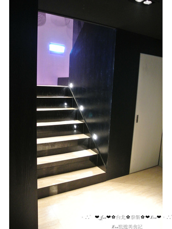 泰集 Thai Bazaar:【食記】oO。o○台北 大安區 泰集 Thai Bazaar 涼拌大薄片 月亮蝦餅 金錢蝦餅 綠咖哩嫩雞 咖哩魚片 椒麻雞 打拋豬 蝦醬空心菜 摩摩喳喳 泰式奶茶 吃過後,馬上把我心中第一家泰式料理店打下~oO。o○。