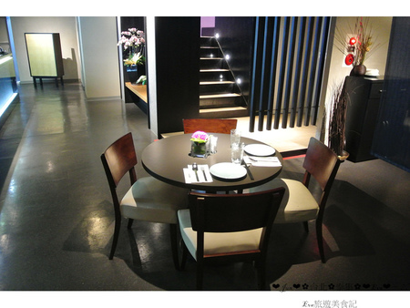 泰集 Thai Bazaar:【食記】oO。o○台北 大安區 泰集 Thai Bazaar 涼拌大薄片 月亮蝦餅 金錢蝦餅 綠咖哩嫩雞 咖哩魚片 椒麻雞 打拋豬 蝦醬空心菜 摩摩喳喳 泰式奶茶 吃過後,馬上把我心中第一家泰式料理店打下~oO。o○。