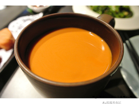 泰集 Thai Bazaar:【食記】oO。o○台北 大安區 泰集 Thai Bazaar 涼拌大薄片 月亮蝦餅 金錢蝦餅 綠咖哩嫩雞 咖哩魚片 椒麻雞 打拋豬 蝦醬空心菜 摩摩喳喳 泰式奶茶 吃過後,馬上把我心中第一家泰式料理店打下~oO。o○。