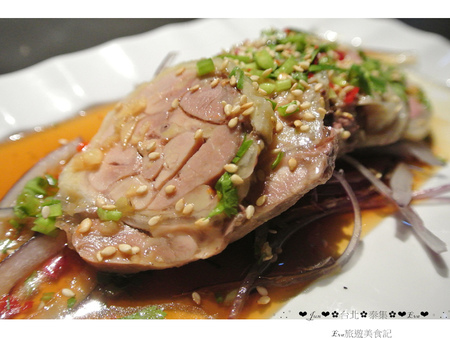 泰集 Thai Bazaar:【食記】oO。o○台北 大安區 泰集 Thai Bazaar 涼拌大薄片 月亮蝦餅 金錢蝦餅 綠咖哩嫩雞 咖哩魚片 椒麻雞 打拋豬 蝦醬空心菜 摩摩喳喳 泰式奶茶 吃過後,馬上把我心中第一家泰式料理店打下~oO。o○。