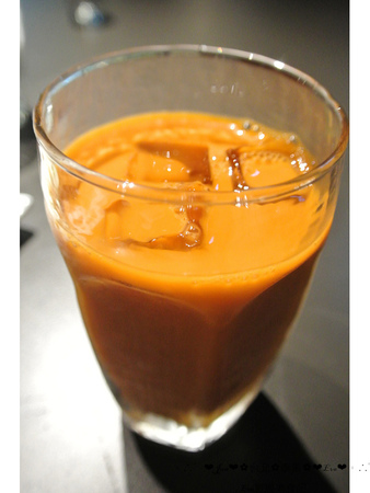 泰集 Thai Bazaar:【食記】oO。o○台北 大安區 泰集 Thai Bazaar 涼拌大薄片 月亮蝦餅 金錢蝦餅 綠咖哩嫩雞 咖哩魚片 椒麻雞 打拋豬 蝦醬空心菜 摩摩喳喳 泰式奶茶 吃過後,馬上把我心中第一家泰式料理店打下~oO。o○。