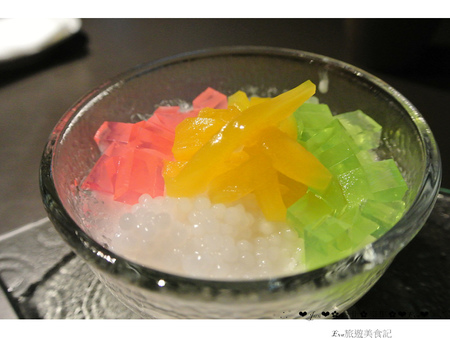 泰集 Thai Bazaar:【食記】oO。o○台北 大安區 泰集 Thai Bazaar 涼拌大薄片 月亮蝦餅 金錢蝦餅 綠咖哩嫩雞 咖哩魚片 椒麻雞 打拋豬 蝦醬空心菜 摩摩喳喳 泰式奶茶 吃過後,馬上把我心中第一家泰式料理店打下~oO。o○。