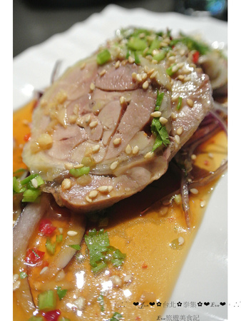 泰集 Thai Bazaar:【食記】oO。o○台北 大安區 泰集 Thai Bazaar 涼拌大薄片 月亮蝦餅 金錢蝦餅 綠咖哩嫩雞 咖哩魚片 椒麻雞 打拋豬 蝦醬空心菜 摩摩喳喳 泰式奶茶 吃過後,馬上把我心中第一家泰式料理店打下~oO。o○。