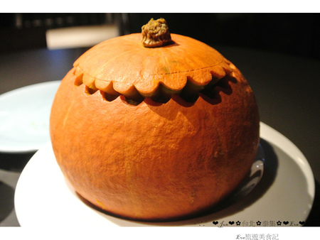 泰集 Thai Bazaar:【食記】oO。o○台北 大安區 泰集 Thai Bazaar 涼拌大薄片 月亮蝦餅 金錢蝦餅 綠咖哩嫩雞 咖哩魚片 椒麻雞 打拋豬 蝦醬空心菜 摩摩喳喳 泰式奶茶 吃過後,馬上把我心中第一家泰式料理店打下~oO。o○。