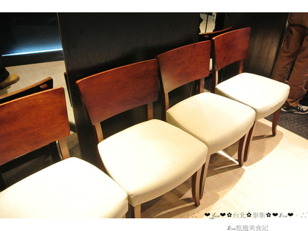 泰集 Thai Bazaar:【食記】oO。o○台北 大安區 泰集 Thai Bazaar 涼拌大薄片 月亮蝦餅 金錢蝦餅 綠咖哩嫩雞 咖哩魚片 椒麻雞 打拋豬 蝦醬空心菜 摩摩喳喳 泰式奶茶 吃過後,馬上把我心中第一家泰式料理店打下~oO。o○。