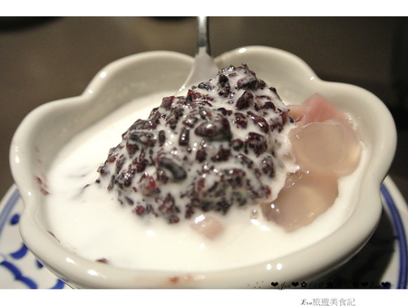 泰集 Thai Bazaar:【食記】oO。o○台北 大安區 泰集 Thai Bazaar 涼拌大薄片 月亮蝦餅 金錢蝦餅 綠咖哩嫩雞 咖哩魚片 椒麻雞 打拋豬 蝦醬空心菜 摩摩喳喳 泰式奶茶 吃過後,馬上把我心中第一家泰式料理店打下~oO。o○。