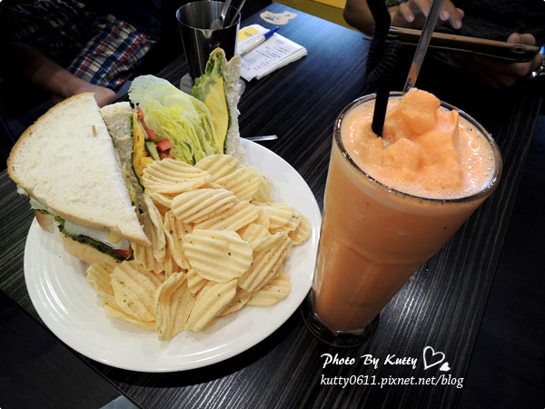 2013-10-10鯊魚咬土司 (18).jpg