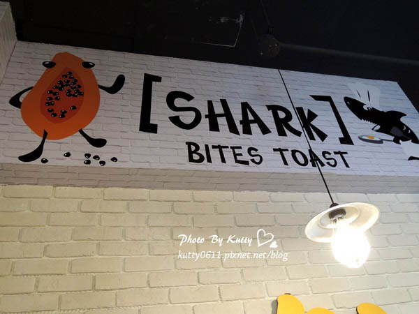 2013-11-29鯊魚咬土司光復店 (2).jpg