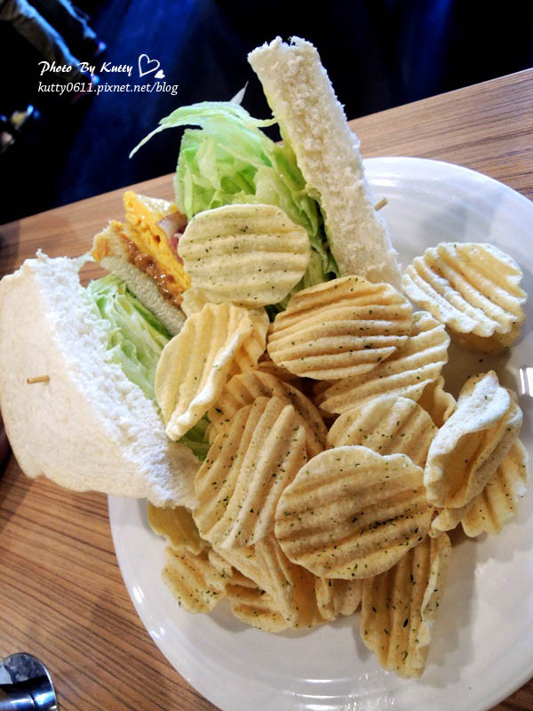 2013-11-29鯊魚咬土司光復店 (12).jpg