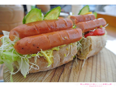 清境龍莊日式會館 -虫二小山：【食記】oO。。南投　合歡山　清境　虫二小山　pizza　潛艇堡　墨西哥捲　窯烤麵包　奶茶　咖啡　窯烤　上山吃膩小７和合菜的朋友，想要在高山吃窯烤ｐｉｚｚａ這是個新選擇！oO。o○。　