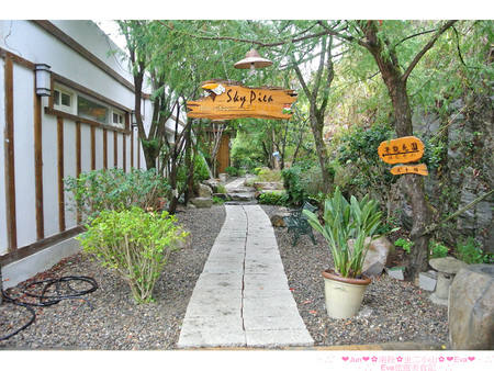 清境龍莊日式會館 -虫二小山：【食記】oO。。南投　合歡山　清境　虫二小山　pizza　潛艇堡　墨西哥捲　窯烤麵包　奶茶　咖啡　窯烤　上山吃膩小７和合菜的朋友，想要在高山吃窯烤ｐｉｚｚａ這是個新選擇！oO。o○。　