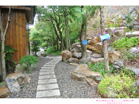 清境龍莊日式會館 -虫二小山：【食記】oO。。南投　合歡山　清境　虫二小山　pizza　潛艇堡　墨西哥捲　窯烤麵包　奶茶　咖啡　窯烤　上山吃膩小７和合菜的朋友，想要在高山吃窯烤ｐｉｚｚａ這是個新選擇！oO。o○。　