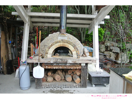 清境龍莊日式會館 -虫二小山：【食記】oO。。南投　合歡山　清境　虫二小山　pizza　潛艇堡　墨西哥捲　窯烤麵包　奶茶　咖啡　窯烤　上山吃膩小７和合菜的朋友，想要在高山吃窯烤ｐｉｚｚａ這是個新選擇！oO。o○。　