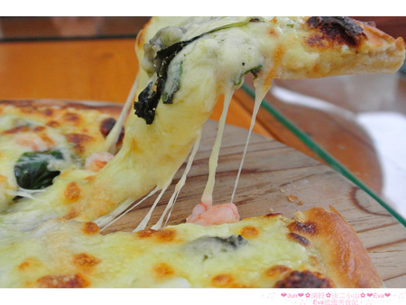 清境龍莊日式會館 -虫二小山：【食記】oO。。南投　合歡山　清境　虫二小山　pizza　潛艇堡　墨西哥捲　窯烤麵包　奶茶　咖啡　窯烤　上山吃膩小７和合菜的朋友，想要在高山吃窯烤ｐｉｚｚａ這是個新選擇！oO。o○。　